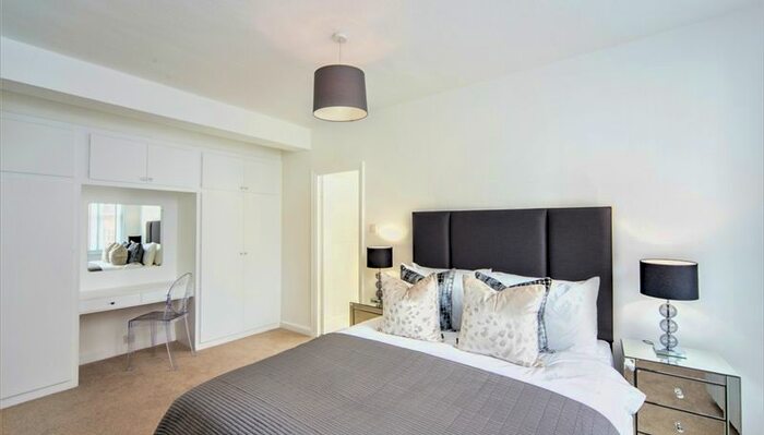 1 Bedroom Flat To Rent In Hill Street, London, W1J