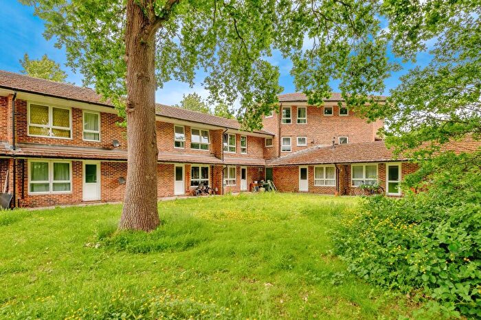 Flat For Sale In Dalewood Gardens, Crawley, RH10