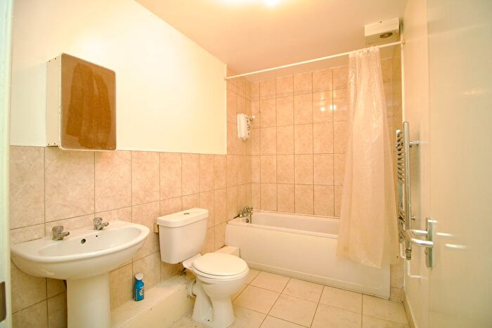 1 Bedroom Flat To Rent In Miles Road, Mitcham, CR4