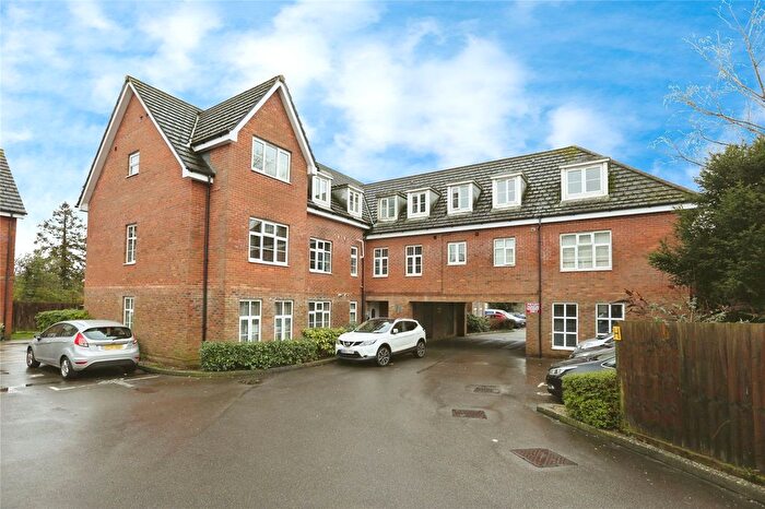 2 Bedroom Flat For Sale In Station Road, Park Gate, Southampton, Hampshire, SO31