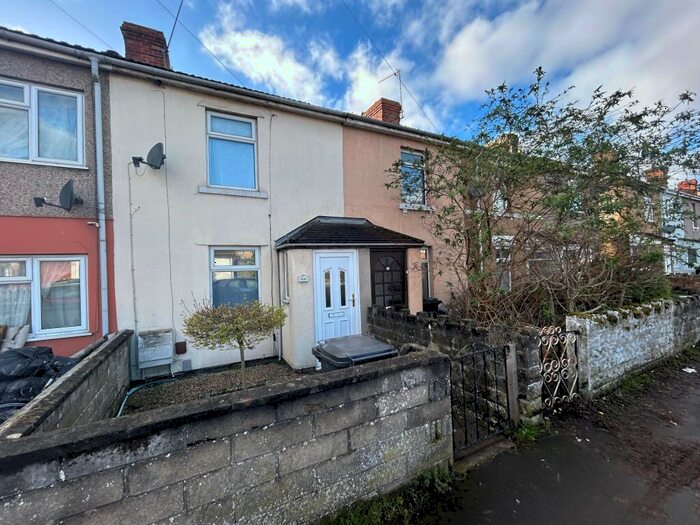 2 Bedroom House To Rent In Cheney Manor, SN2