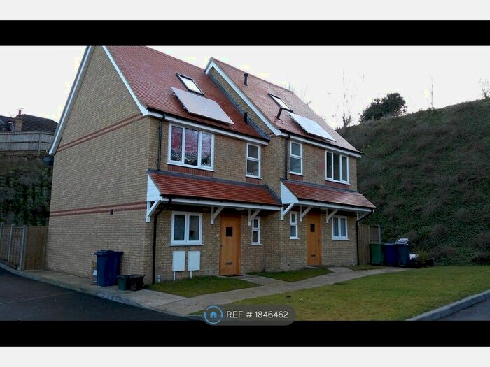 3 Bedroom Terraced House To Rent In Drakes Close, High Wycombe, HP11
