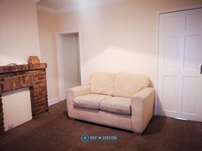 1 Bedroom Flat To Rent In Hart Street, Reading, RG1