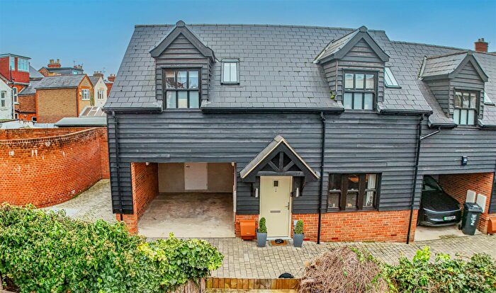 3 Bedroom End Of Terrace House For Sale In Kingsland Road, Hemel Hempstead, HP1