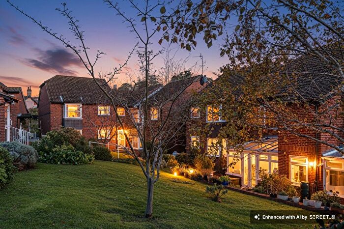 1 Bedroom Flat For Sale In Heywoods Road, Teignmouth, TQ14