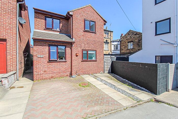 3 Bedroom Detached House For Sale In Elm Mews, Horbury, Wakefield, WF4
