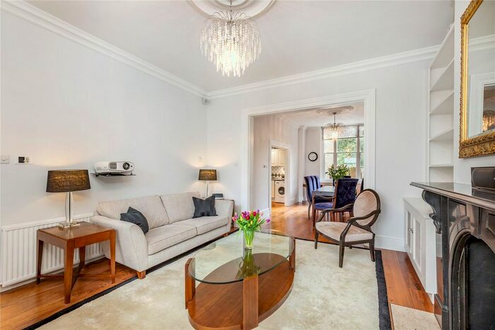 3 Bedroom Flat To Rent In Richmond Hill, Richmond, Surrey, TW10