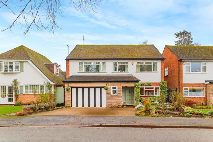 4 Bedroom Detached House For Sale In Ferndale Drive, Kenilworth, CV8