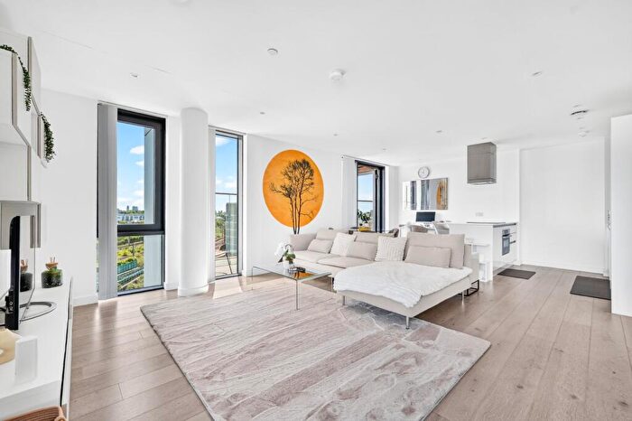 1 Bedroom Flat To Rent In Carriage House, City North Place, N4