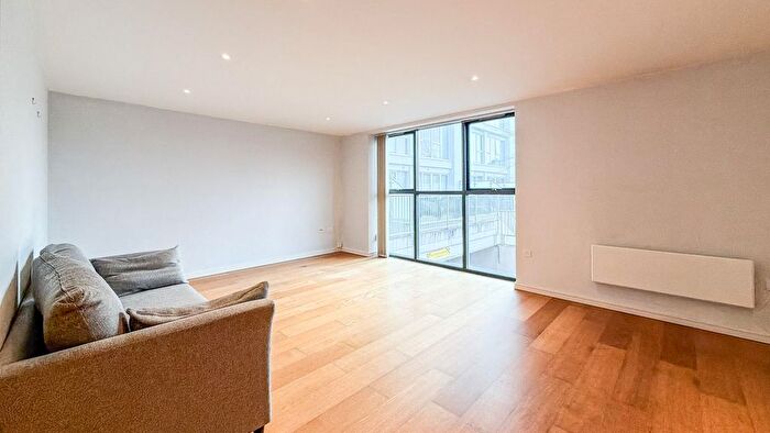 2 Bedroom Flat For Sale In Airpoint, Skypark Road, Bedminster, Bristol, BS3