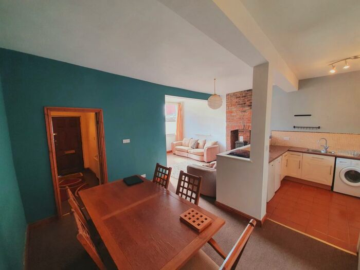 3 Bedroom Semi-Detached House To Rent In Commonside, Crookes, S10