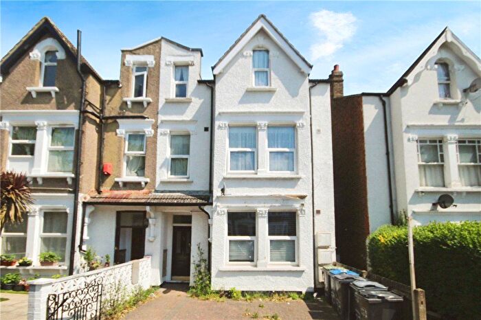 2 Bedroom Flat To Rent In Whitworth Road, London, SE25