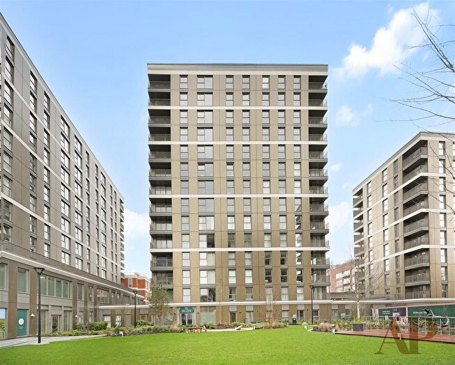 2 Bedroom Flat To Rent In Eden Grove, Staines-Upon-Thames, TW18