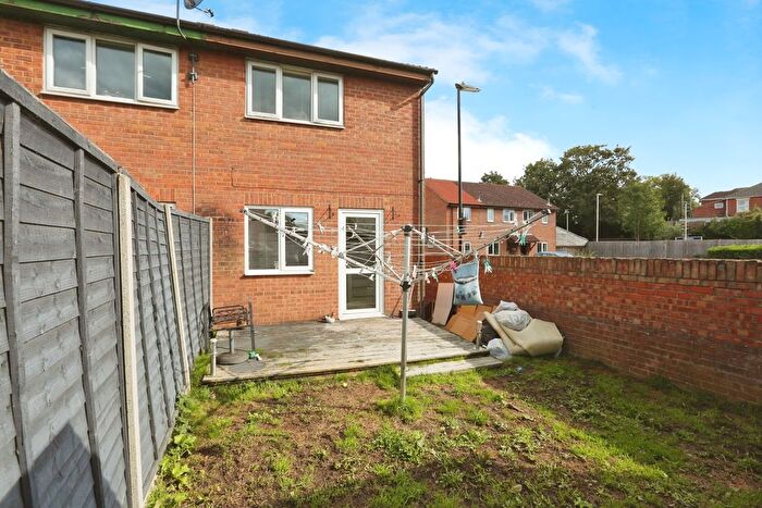 2 Bedroom End Terrace House For Sale In Vineyard Close, Southampton, Hampshire, SO19