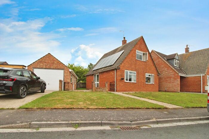 2 Bedroom Detached House For Sale In Pauls Croft, Cricklade, SN6