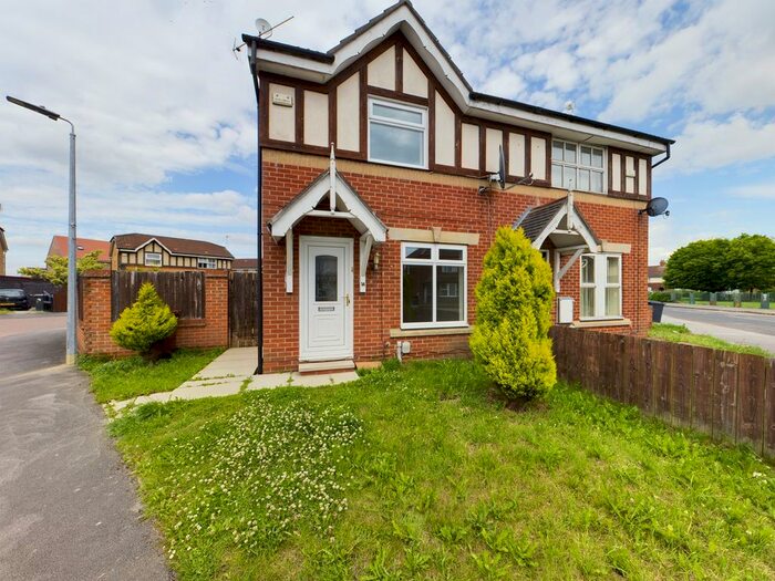 3 Bedroom Semi-Detached House To Rent In The Dales, Hull, HU9