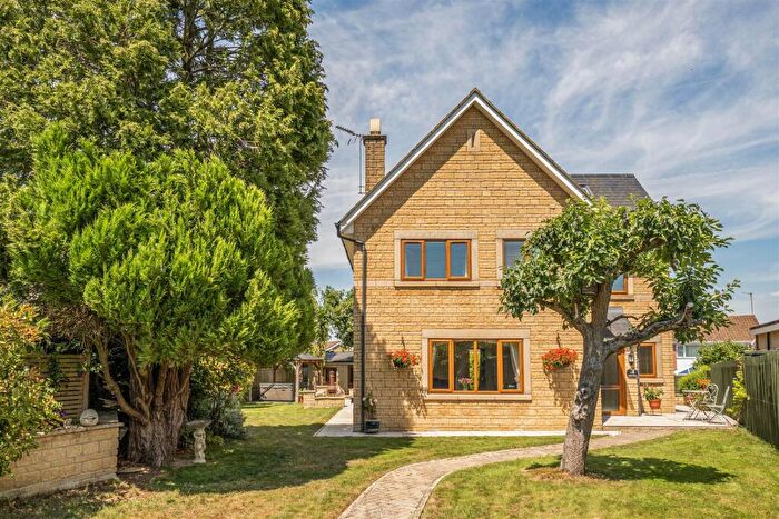 7 Bedroom Detached House For Sale In London Road, Chippenham, SN15