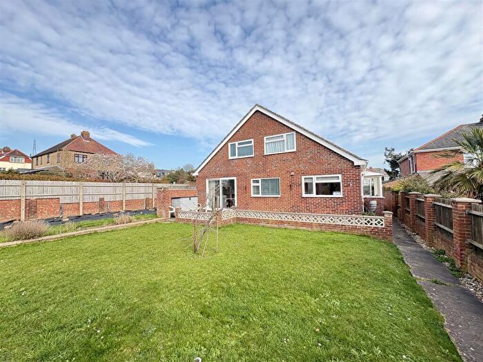 5 Bedroom Detached House For Sale In Hill Road, Portchester, PO16