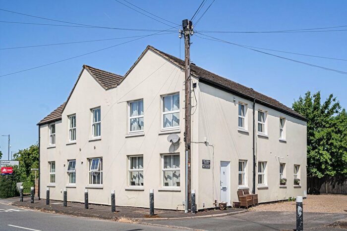 1 Bedroom Flat For Sale In Albert Road, Old Windsor, Windsor, Berkshire, SL4