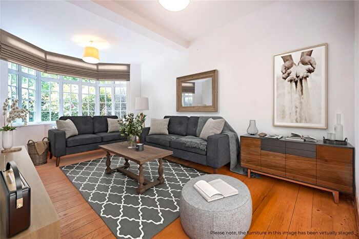 2 Bedroom Flat To Rent In Kings Avenue, London, SW4