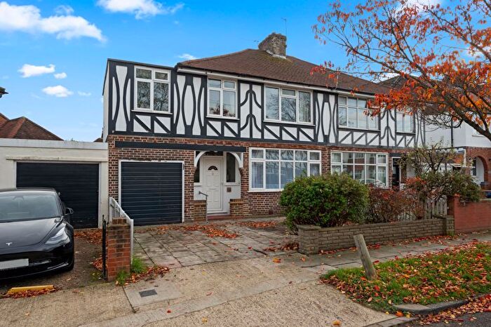 4 Bedroom Semi Detached House For Sale In Brockenhurst Avenue, Worcester Park, KT4