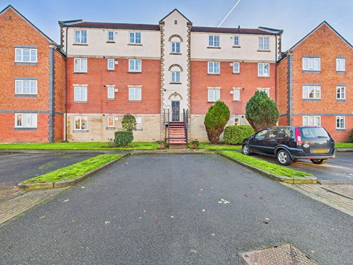 2 Bedroom Flat To Rent In Lancelot Court, Hull, Yorkshire, HU9