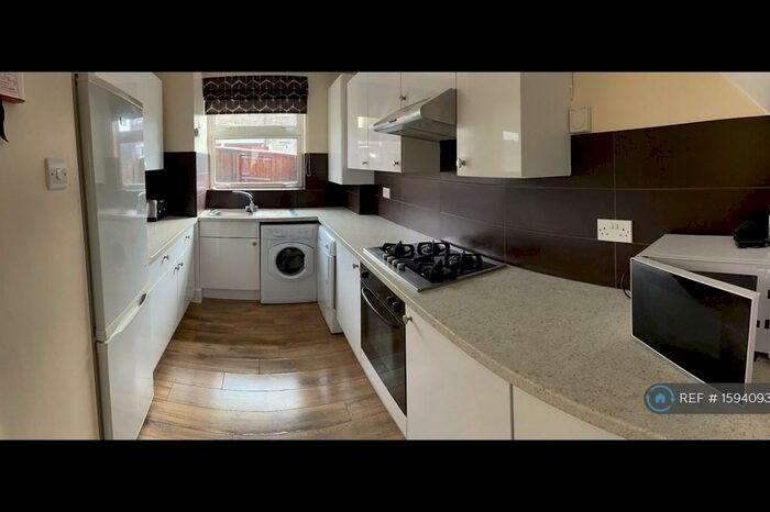 4 Bedroom End Of Terrace House To Rent In Thorpe Walk, Colchester, CO4