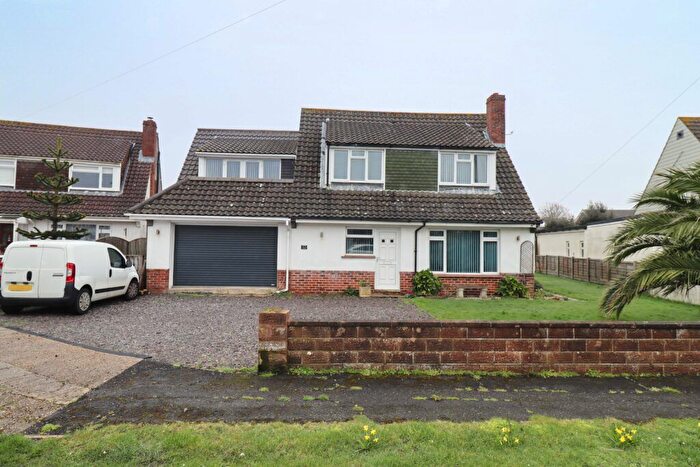 5 Bedroom Detached House For Sale In Magdala Road, Hayling Island, PO11