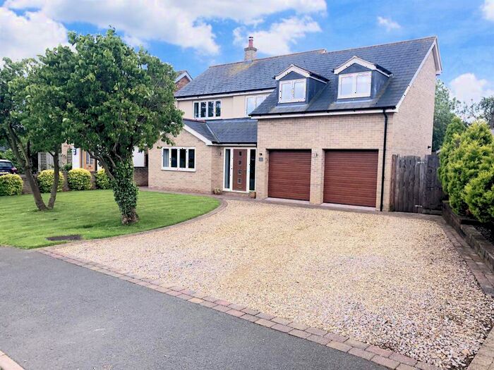 4 Bedroom Detached House For Sale In Oak Road, Stilton, Peterborough, PE7