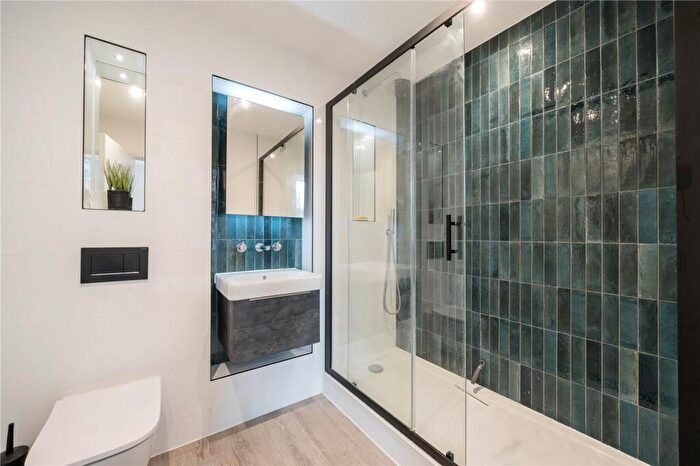 2 Bedroom Apartment To Rent In Memorial Avenue, Slough, Berkshire, SL1