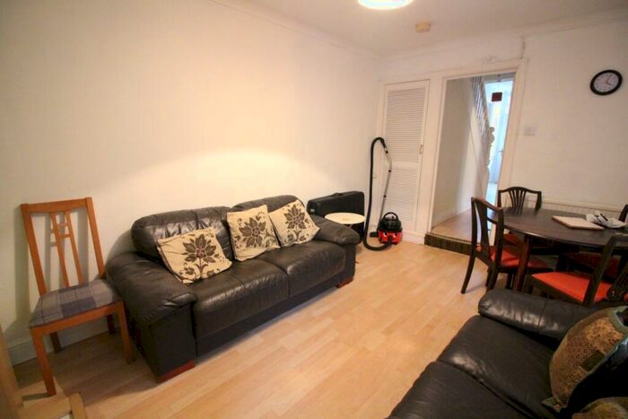 4 Bedroom End Of Terrace House To Rent In Moy Road, Roath, CF24