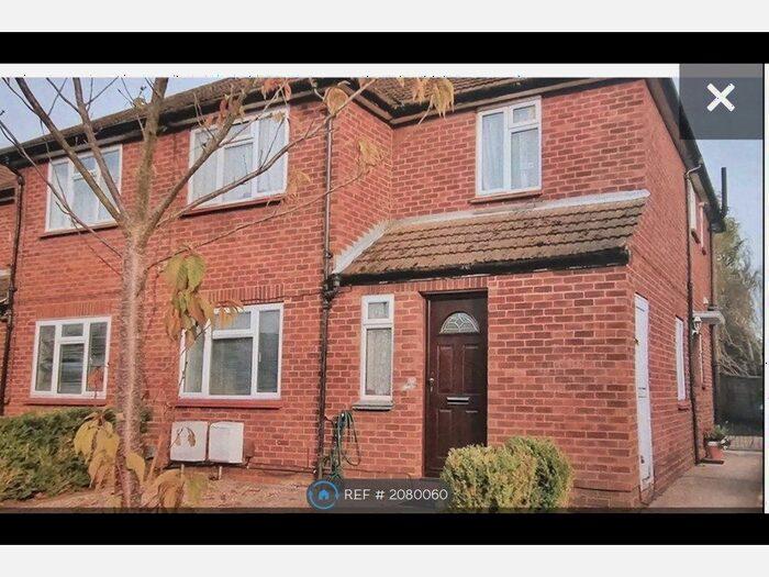 2 Bedroom Maisonette To Rent In Royston Road, West Byfleet, KT14