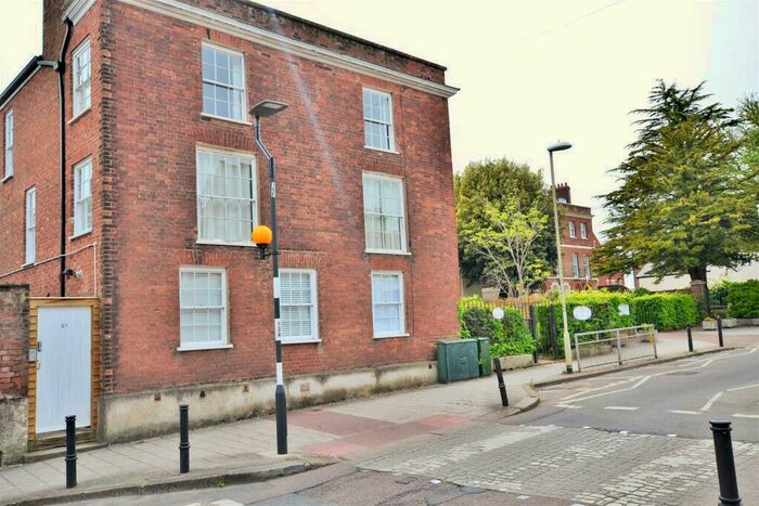 2 Bedroom Flat To Rent In St. Davids Hill, Exeter, EX4