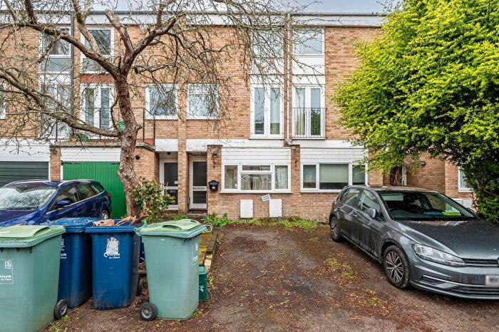 2 Bedroom Flat For Sale In Cutteslowe, North Oxford, OX2