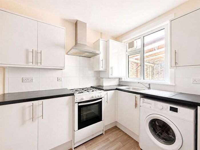 3 Bedroom Terraced House To Rent In Strafford Road, Hounslow, TW3