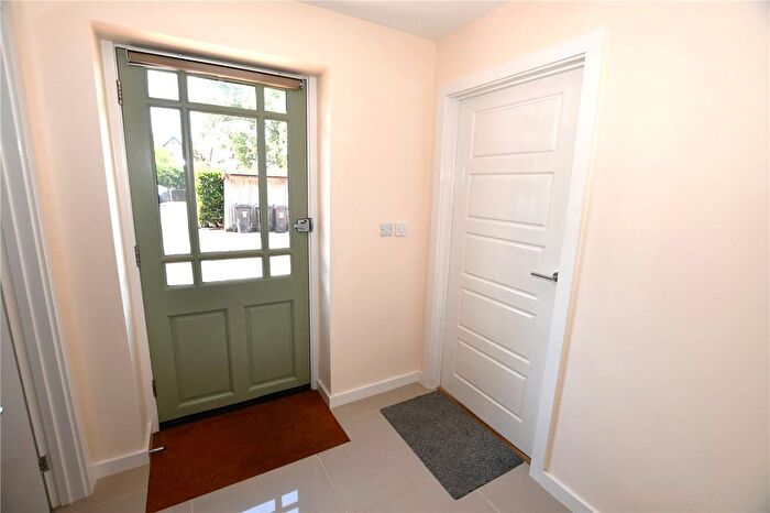1 Bedroom Flat To Rent In Reading Road, Winnersh, Wokingham, Berkshire, RG41