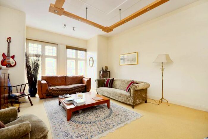 2 Bedroom Flat To Rent In Upper Richmond Road, Putney, London, SW15