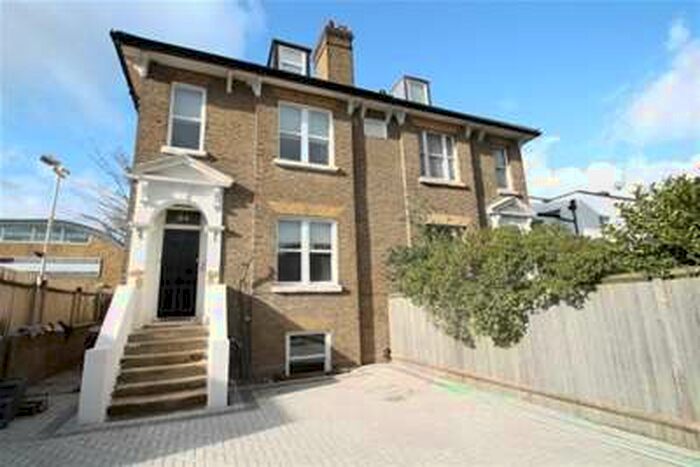 3 Bedroom Flat To Rent In Hastings Road, Bromley BR2