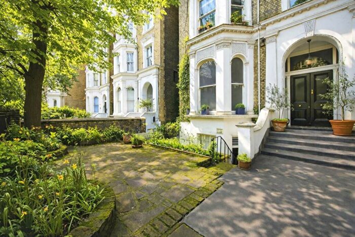 2 Bedroom Apartment For Sale In Redcliffe Gardens, London, SW10