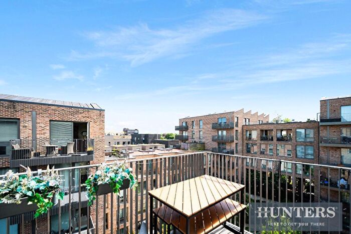 2 Bedroom Flat For Sale In Paddlers Avenue, Brentford, TW8