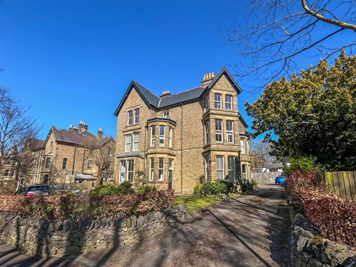 2 Bedroom Apartment For Sale In College Road, Buxton, SK17