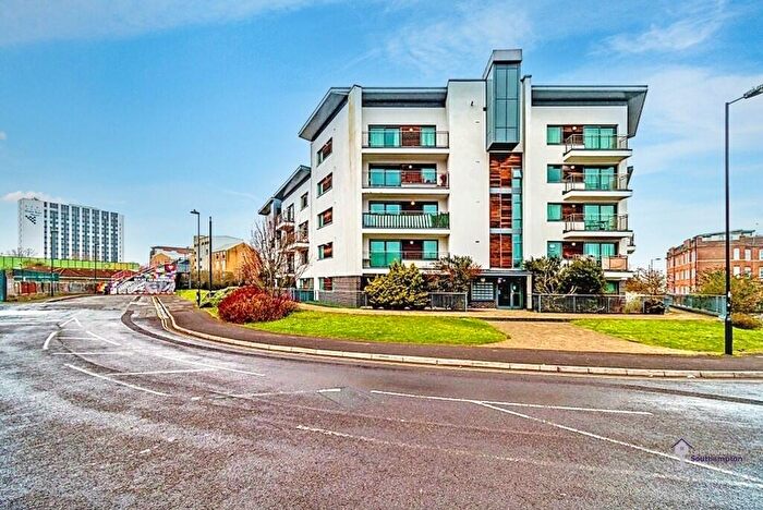 2 Bedroom Flat To Rent In Chantry Road, SO14