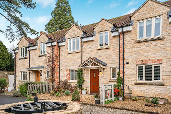 3 Bedroom Terraced House For Sale In Garth Court, Bicester, OX26