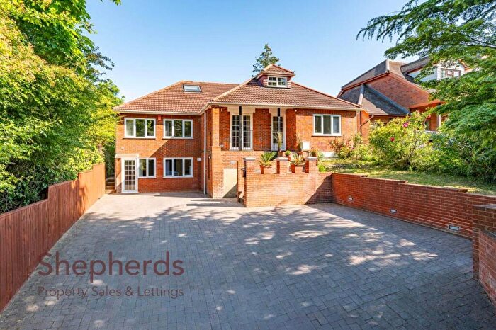 5 Bedroom Detached House For Sale In Hamlet Hill, Roydon, Detached House & Annexe, CM19