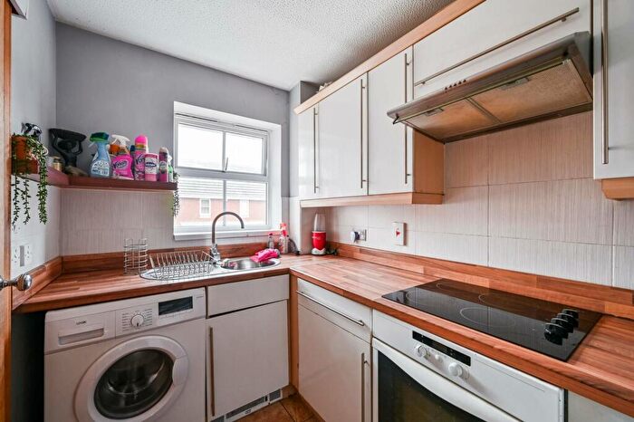1 Bedroom Flat To Rent In Bellermine Close, Thamesmead, London, SE28