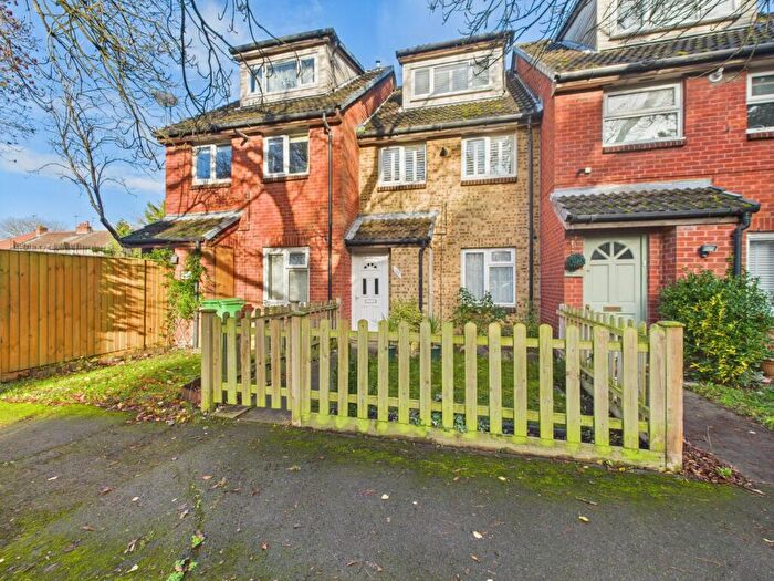 2 Bedroom Maisonette For Sale In Mead Avenue, Langley, Berkshire, SL3