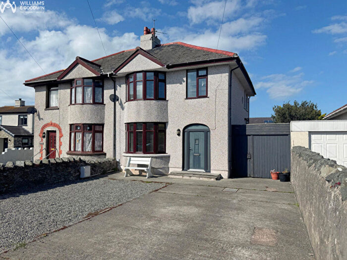 3 Bedroom Semi-Detached House For Sale In Llanfawr Road, Holyhead, Anglesey, LL65