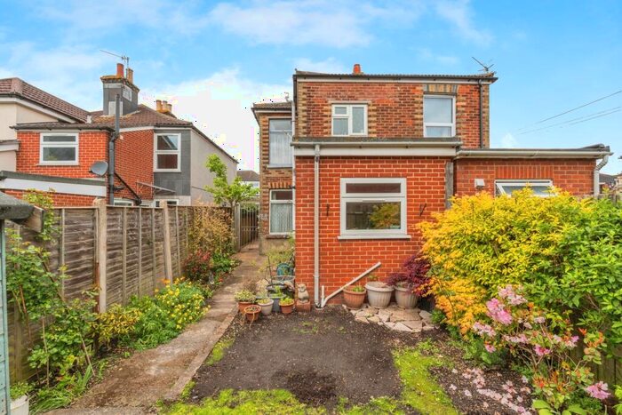 2 Bedroom Semi-Detached House For Sale In Shirley Park Road, Southampton, Hampshire, SO16