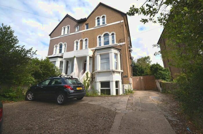 1 Bedroom Flat To Rent In Harefield Road, Uxbridge, UB8