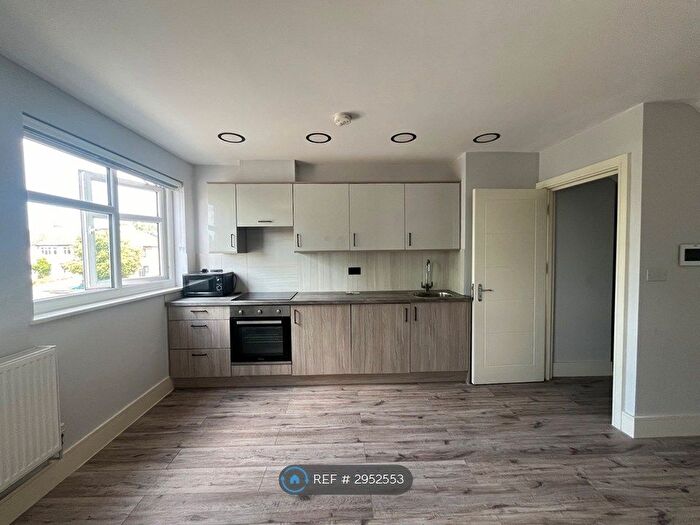 2 Bedroom Flat To Rent In Hornchurch Road, Hornchurch, RM11